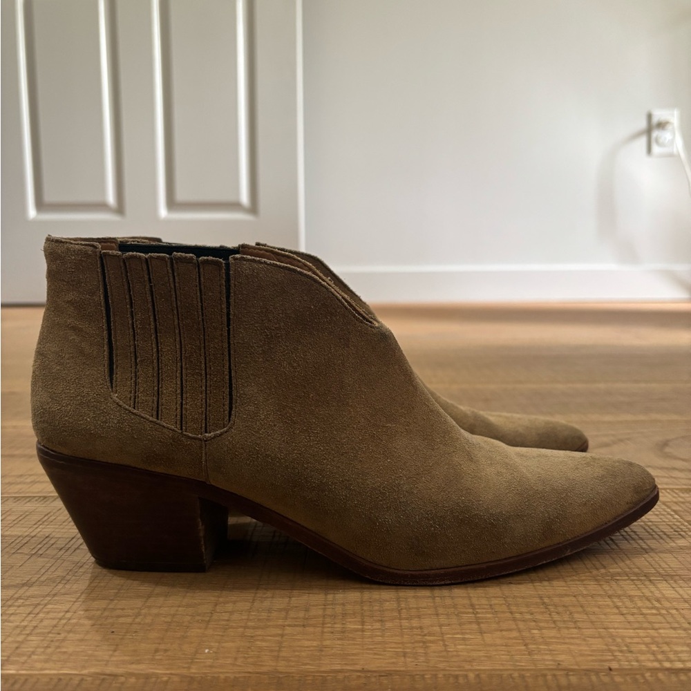 Vince Camuto suede boots size 9
